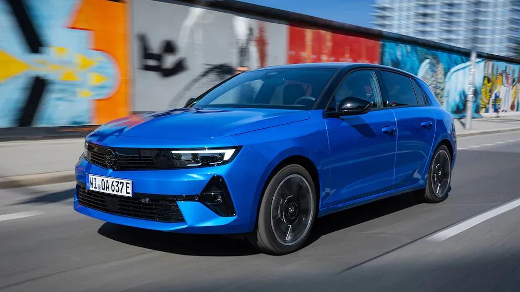 Opel Astra-e Ultimate Lastik Önerisi: Elektrikli Sürüşün Sessiz Gücünü Optimize Edin